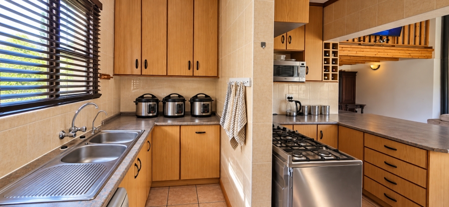 4 Bedroom Property for Sale in Langenhovenpark Free State